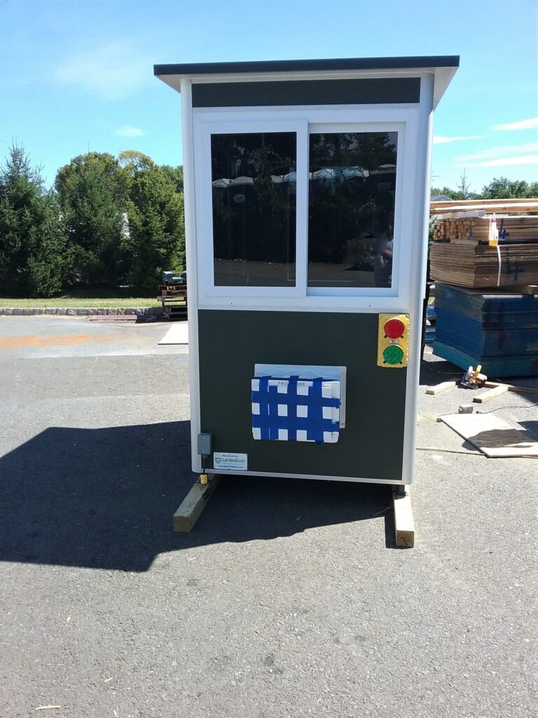 Stop and Go Light, 4x6 Parking Lot Attendant Booth in Rahway, NJ 2