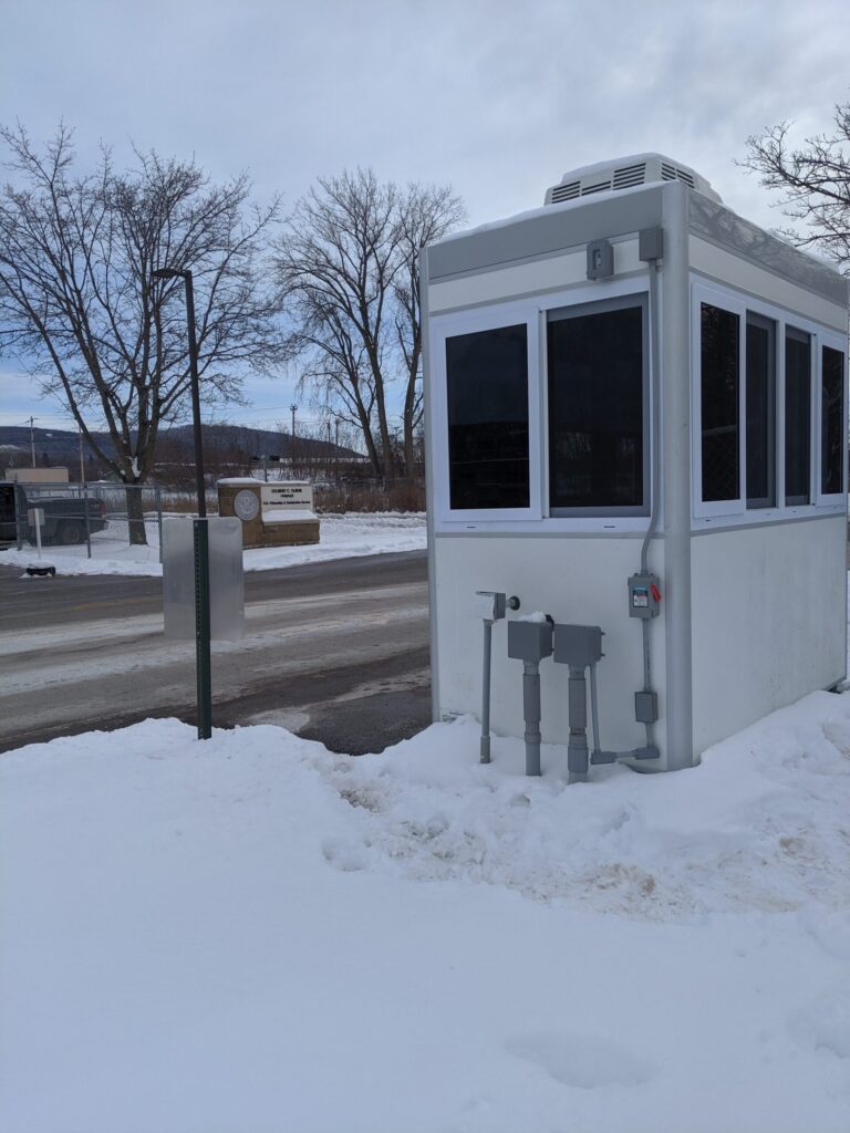 4x8 Entrance Booth in St Albans, VT with Roof Mounted HVAC, Tinted Windows, Outside LED Spotlights and Exterior Duplex Ethernet Port and Phone Line
